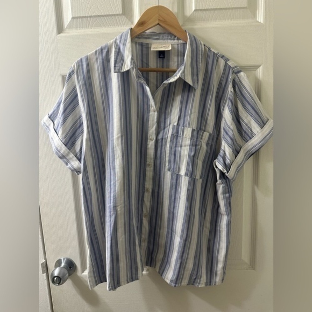 Universal Thread Blue Striped Oversized Short Sleeve Button Up Size Medium